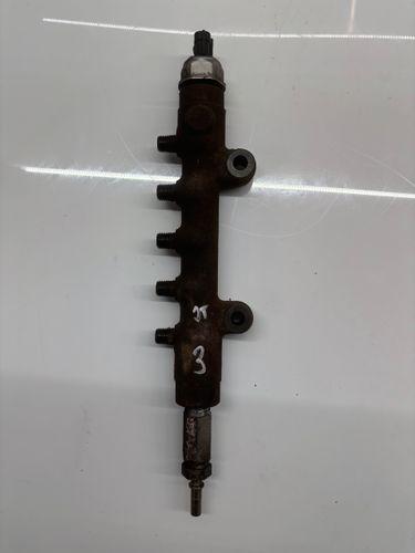 Tube Rail pour Land Rover 2,4 Td4 244DT PUMA LR006865 8C1Q-9D280-AA