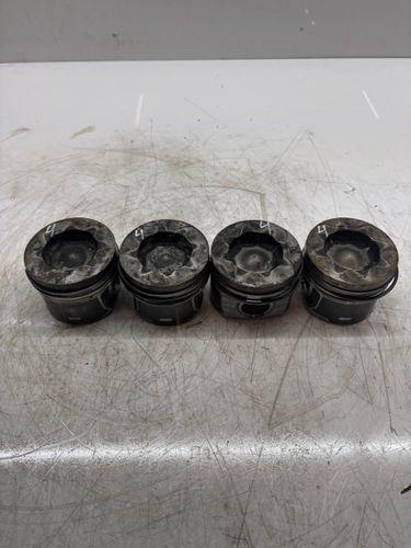 Piston pour Volvo 2,0 Diesel D4204T16 32213015