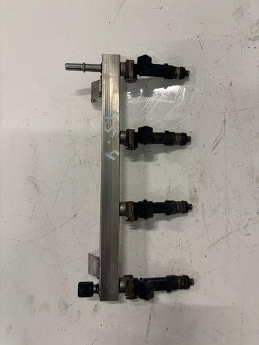 Rail d\'injecteurs pour Opel 1,2 Benzin A12XER JOB 55562258