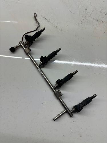 Rail d\'injecteurs pour Opel 1,6 Benzin A16XER 55573667