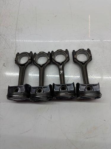 4x pistons de bielle pour Opel Zafira 1,6 A16XER LDE 55566883 55568465