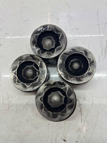 4x pistons pour Toyota BMW Avensis 1,6 D4-D 1WW N47C16A N47 13102WA010