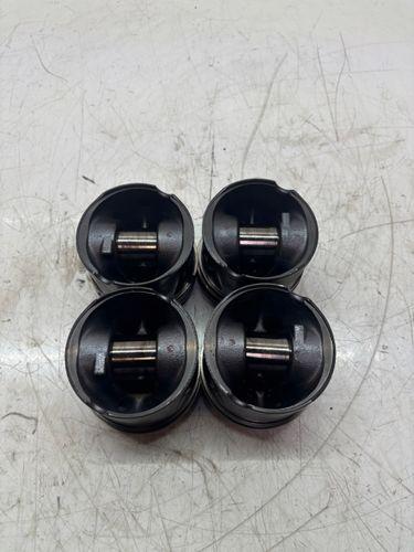 4x pistons pour Land Rover 2,7 TD 4x4 276DT AJD 5R8Q-AC
