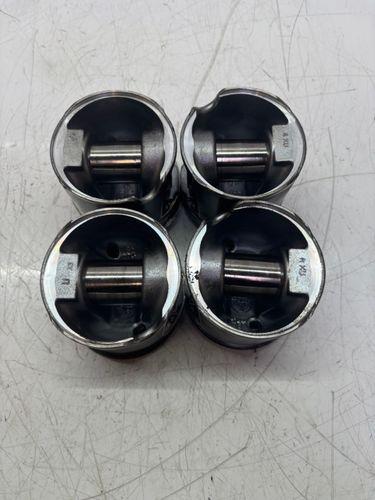 4x pistons pour Iveco Daily VI 2,3 D F1AFL411A 5801985104