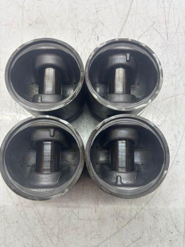 4x pistons pour Land Rover 2,5 TDI 4x4 23L ERR1390 XH12-6K108-AA
