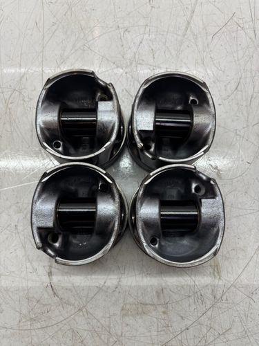 4x pistons Pour VW Caddy 2.0 TDI DFSD DFS 04L107065A