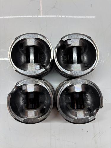 4x pistons Pour Audi A4 B8 A5 A6 C6 Q5 2,0 TDI CAGB CAG 03L107065G