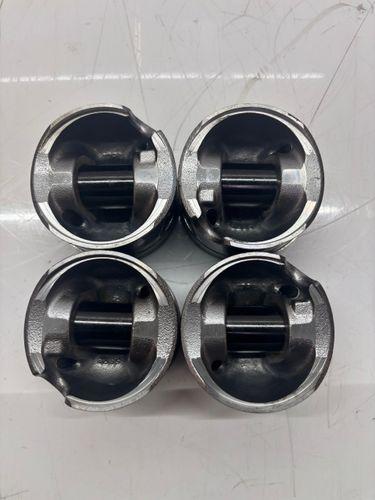 4x pistons Pour Audi Seat A1 Ibiza 2,0 TDI CFHD CFH 038105401J