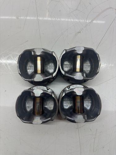 4x pistons Pour Mercedes Classe A 1,3 A180 M282.914 M282 282.914 A2820301500
