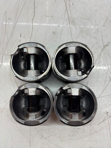 Piston Pour Audi Seat Q5 Exeo 2,0 TDI CGLB CGL 03L107065S