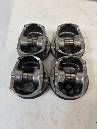 4x pistons Pour Mercedes Classe C W204 1,8 CGI C180 M271.820 M271 A2710305117