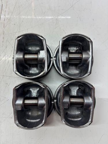 4x pistons Pour Citroen DS3 1,6 THP EP6CDT 5FV 5F02 1613665180