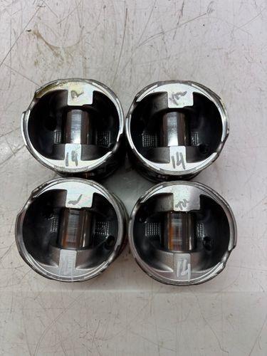 4x pistons Pour Renault Trafic II 2,0 dCi M9R786 M9R 7701477817