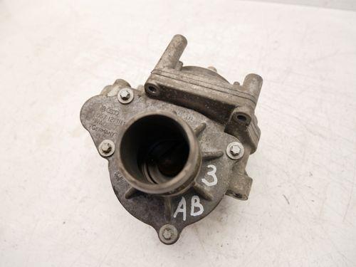 Boîtier thermostatique pour Audi A8 D3 4,0 TDI quattro ASE 057121111B