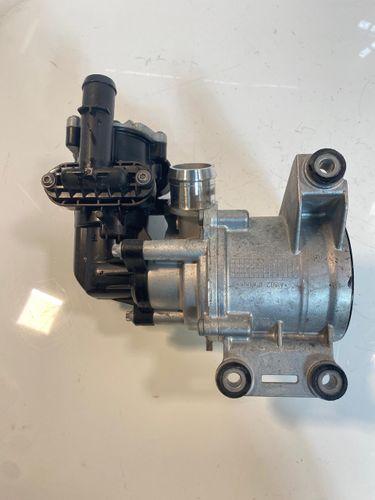Pompe à eau pour Mercedes Classe E W213 2,0 M264.920 264.920 M264 A2642000301