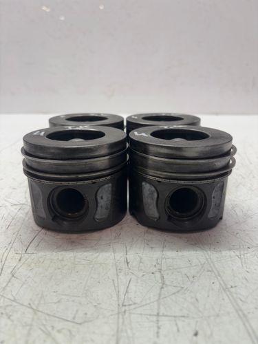 4x pistons Pour Jaguar XJ XF 3,0 SDV6 306DTA H268X
