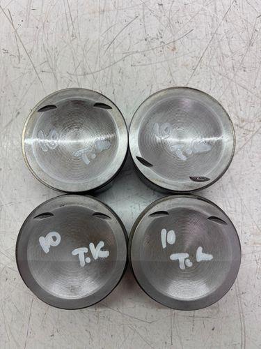 4x pistons Pour VW Jetta IV 2,5 essence CBUA CBU 07K107065F