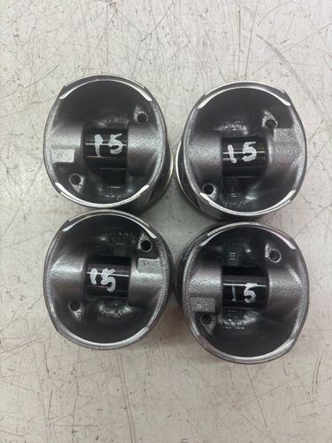 4x pistons Pour VW Audi Seat Skoda Golf VII A3 Leon 1,6 TDI CLHA CLH 04L107065D
