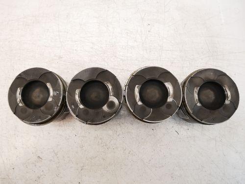 4x pistons pour Mitsubishi L200 MK4 2,5 DI-D 4D56-HP 4D56-T 4D56 16V 1110C695