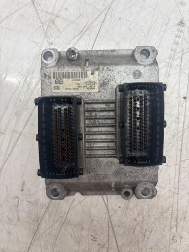 Calculateur Pour Opel Astra H 1,4 essence Z14XEP LJ2 55558787