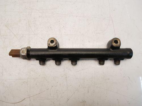 Rail-tube pour Peugeot 308 MK2 1,6 BlueHDi DV6FC BHZ BH01 9804776780