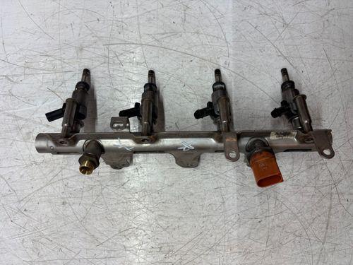 Rampe d'injection Pour Audi A5 Q5 A4 2,0 TFSI CDNC CDN 06J133317M