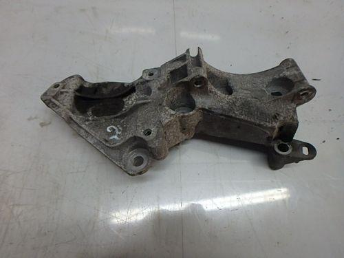 Support pour Nissan Renault Scenic 1,5 dCi K9K722 8200327134 DE107079