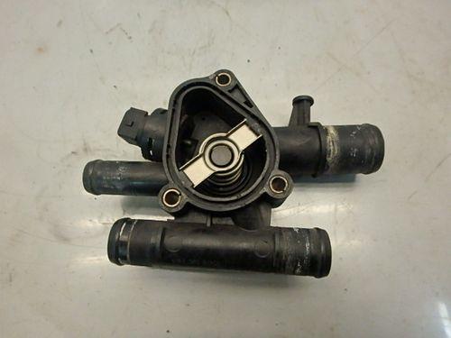 Boîtier thermostatique Renault Grand Scenic II 2 1,9 dCi F9Q804 8200112054B