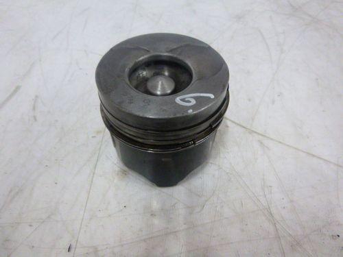 Piston Renault Grand Scenic 2 II 1,9 dCi D F9Q812 DE139509