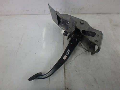 Pédale Isuzu D-Max conduite à droite RHD 2,5 4JK1-TC 211209B