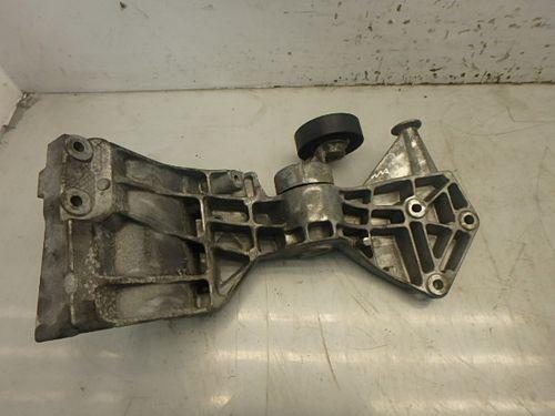 Support d'agrégat Mercedes Benz A180 W169 B180 W245 2,0 Diesel 640.940 A6402021040