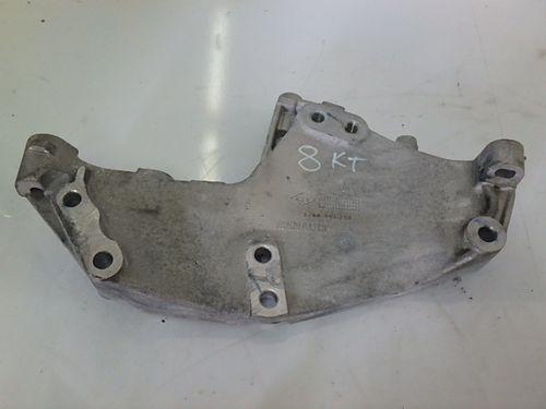 Support Renault Megane Scenic II 2,0 dCi M9R700 8200741758