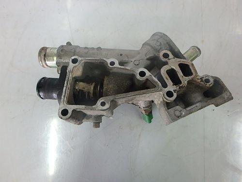 Boîtier thermostatique Peugeot Citroën Xsara Scudo 2,0 16V RFN EW10J4 9635696080