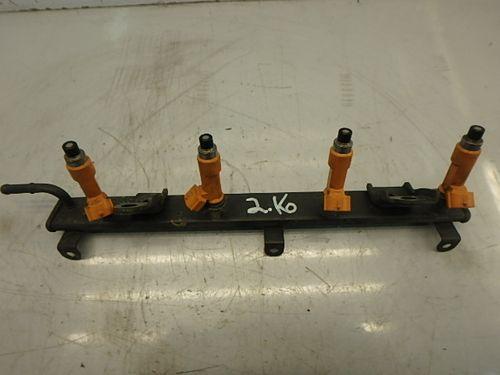 Barre d'injection Suzuki Swift III 1,3 16V essence 68 KW M13A DE103872