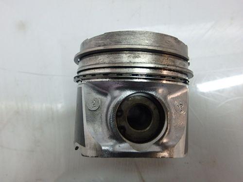 Piston pour Nissan X-Trail T30 2,2 dCi YD22DDTI