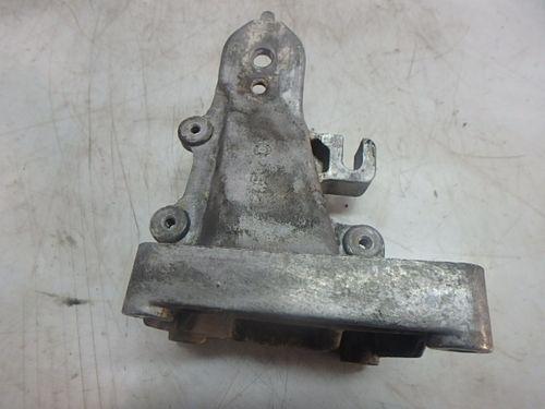 Support Volvo 960 II 2,9 essence B6304S 1366437
