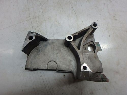 Halter Halterung Renault Megane II Scenic II 1.5 dCi 86 PS K9K724 8200101196