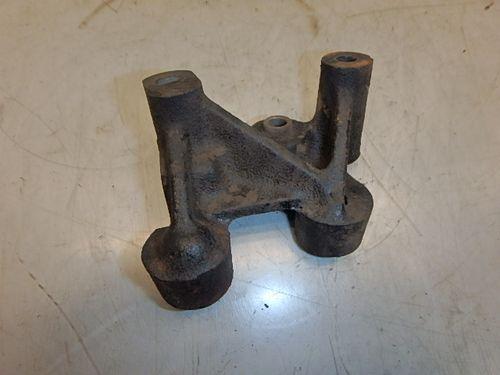 Halter Halterung Isuzu ELF 3,1 TD D Diesel 4JG2 DE263095